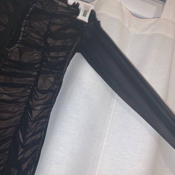 Off the shoulder dress - Picture 3 of 4